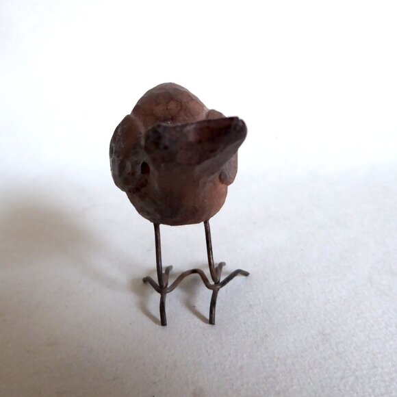 NEW 2.5” CREATIVE CO-OP BROWN RESIN BIRD SPARROW HOLDING GOLD WISH TAG - Picture 5 of 8